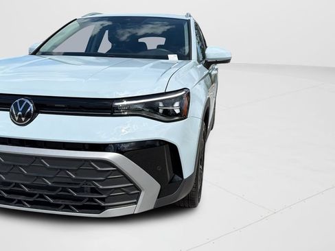 New 2026 Volkswagen Taos SE FWD image 32