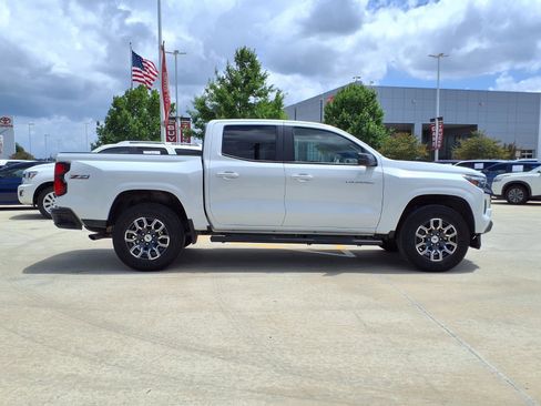 Used 2025 Chevrolet Colorado Z71 AWD/4WD image 4