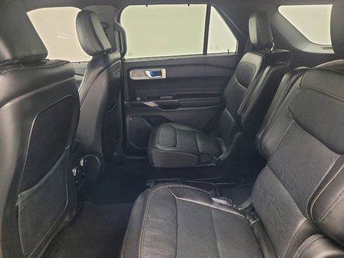 Used 2020 Ford Explorer Limited image 18