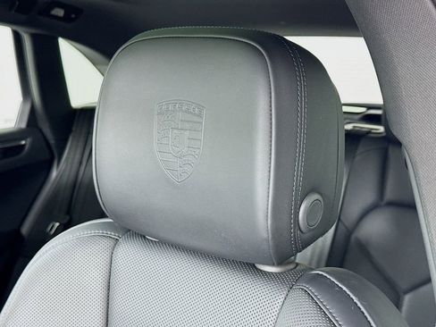 Certified 2025 Porsche Macan AWD/4WD image 14