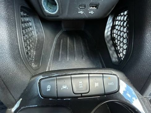 Used 2025 Chevrolet TrailBlazer LT AWD/4WD image 26