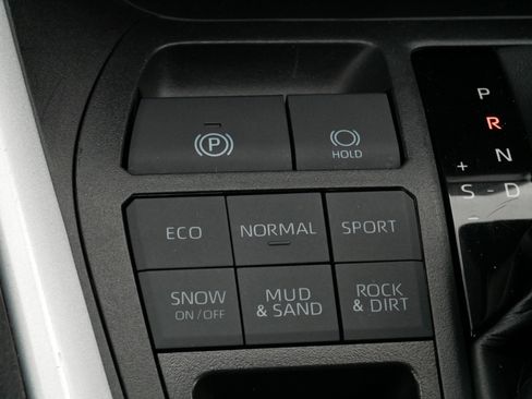 Certified 2025 Toyota RAV4 XLE AWD/4WD image 28