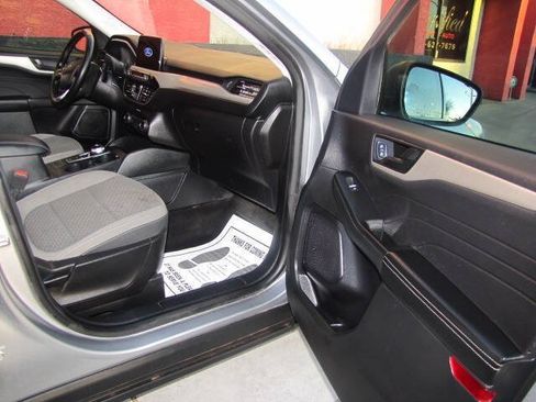 Used 2022 Ford Escape SE w/ Convenience Package FWD image 11