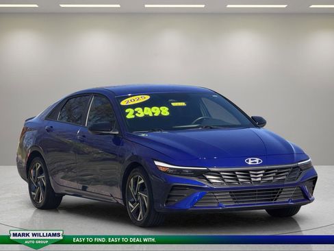 Used 2025 Hyundai Elantra Sport FWD image 1