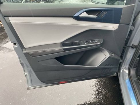 Used 2024 Volkswagen Taos SE image 22