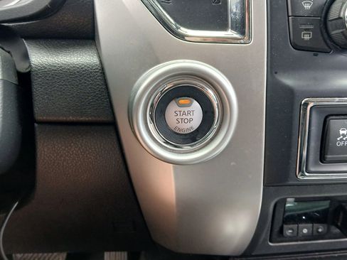 Used 2017 Nissan Titan SL RWD image 34