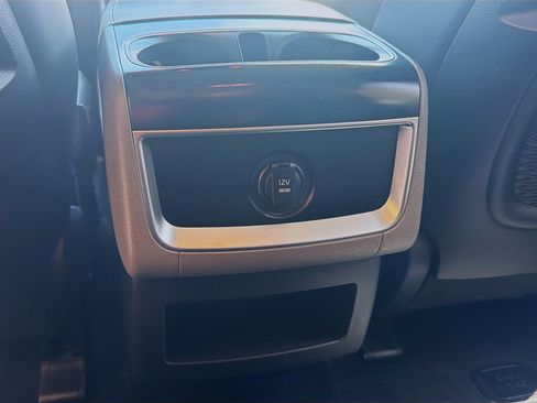 Used 2025 Kia Carnival FWD image 23