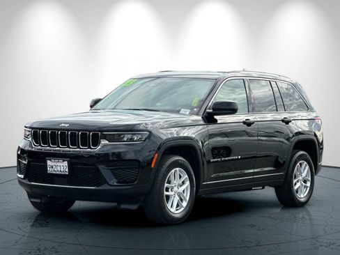 Used 2023 Jeep Grand Cherokee Laredo AWD/4WD image 8