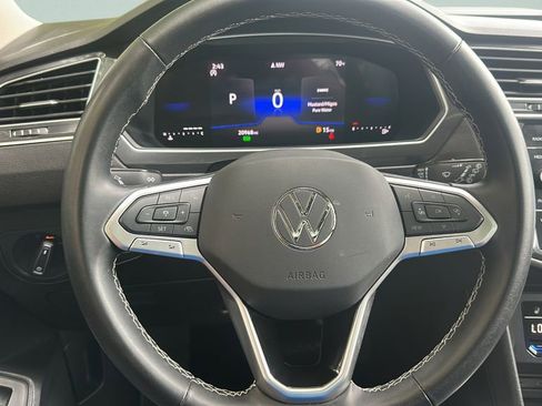 Certified 2024 Volkswagen Tiguan SE FWD image 11