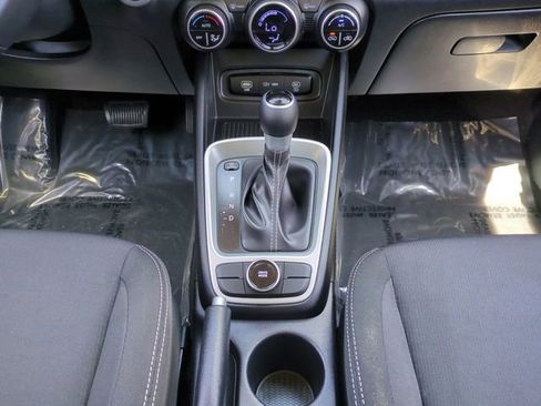 Used 2025 Hyundai Venue SEL FWD image 18