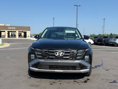 Certified 2025 Hyundai Tucson SE AWD/4WD image 2