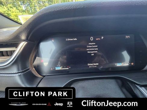 Used 2024 Jeep Grand Cherokee Laredo AWD/4WD image 24