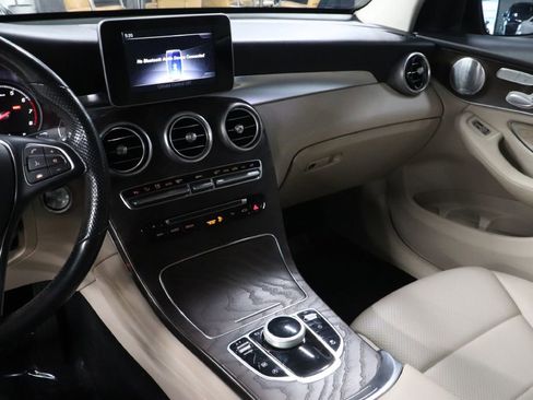 Used 2019 Mercedes-Benz GLC 300 4MATIC image 31