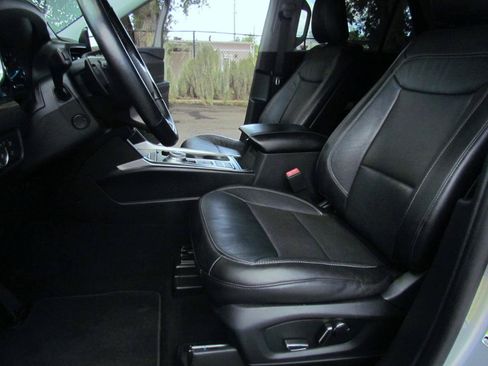 Used 2020 Ford Explorer Limited RWD image 18