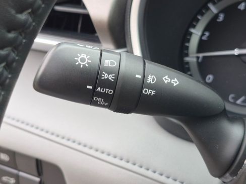 Used 2020 Toyota Highlander XLE AWD/4WD image 19
