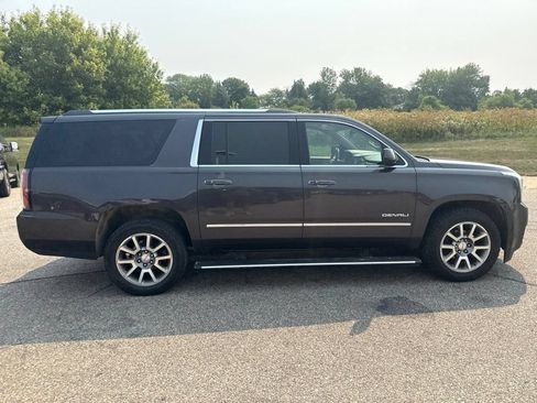Used 2015 GMC Yukon XL Denali w/ Premium Package AWD/4WD image 8