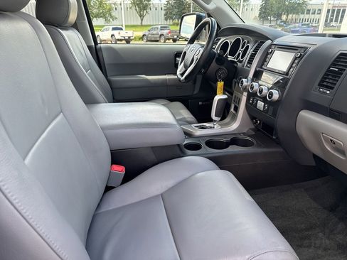 Used 2017 Toyota Sequoia Limited w/ Safety & Convenience Package image 24