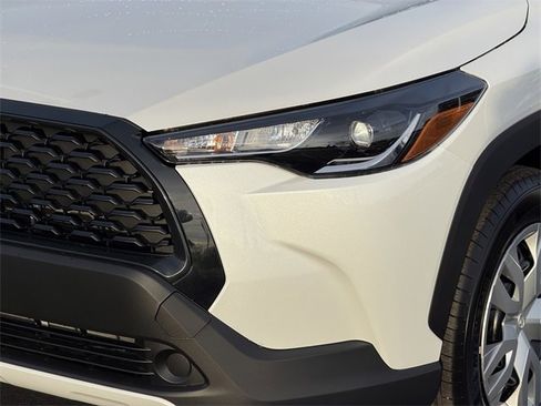 Used 2024 Toyota Corolla Cross L image 10