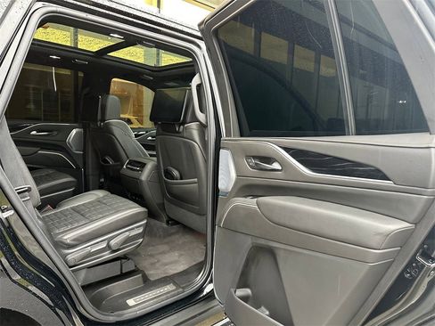 Certified 2023 Cadillac Escalade V w/ Heavy-Duty Trailer Package image 13