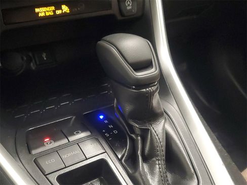 Used 2020 Toyota RAV4 XLE image 28