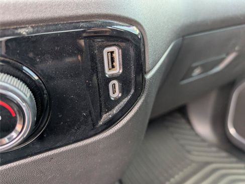 Used 2024 Chevrolet Silverado 2500 LT AWD/4WD image 20