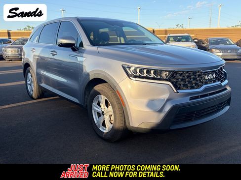 Certified 2023 Kia Sorento LX image 1