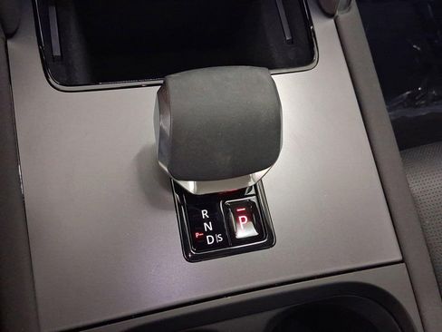 Used 2025 Land Rover Discovery Sport Dynamic SE image 26