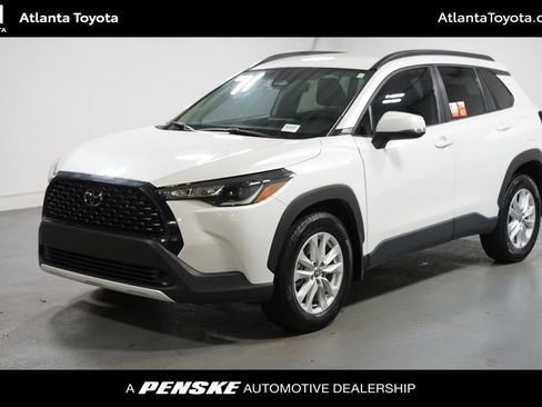 Certified 2024 Toyota Corolla Cross LE image 1