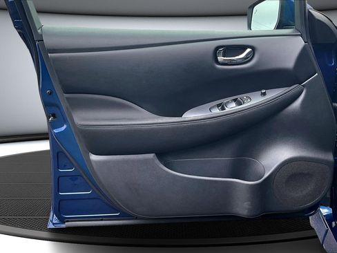 Used 2023 Nissan Leaf S image 18