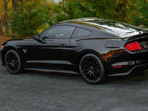 Used 2017 Ford Mustang GT Premium w/ GT Performance Package image 57