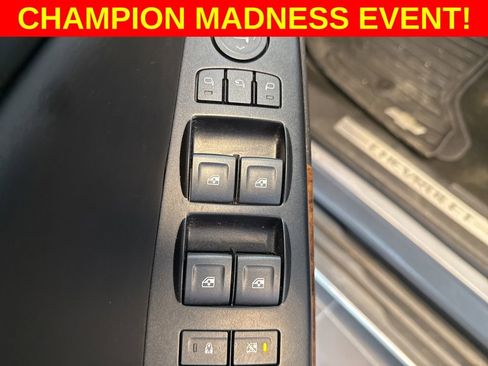 Used 2018 Chevrolet Suburban Premier image 12