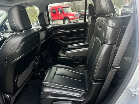 Used 2023 Jeep Grand Cherokee L Limited image 19