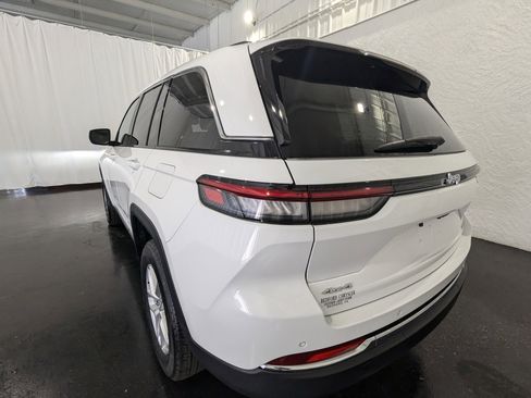 Used 2023 Jeep Grand Cherokee Laredo image 8