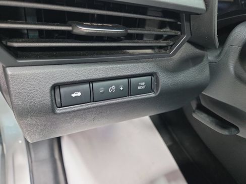 Used 2024 Nissan Altima 2.5 SV FWD image 31