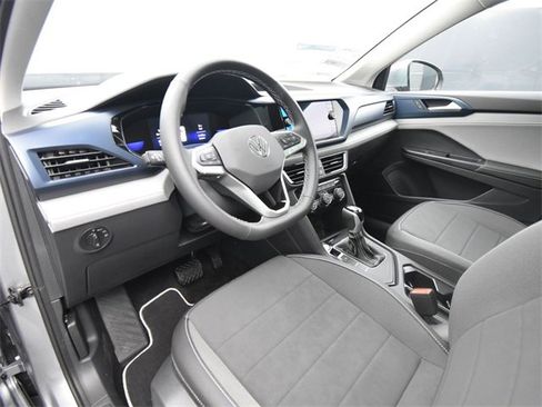 New 2024 Volkswagen Taos SE image 4