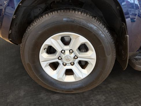 Used 2016 Toyota 4Runner SR5 AWD/4WD image 32