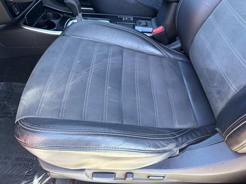 Used 2020 Mitsubishi Outlander SE image 26