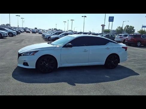 Used 2022 Nissan Altima 2.5 SR w/ Midnight Edition Package image 5
