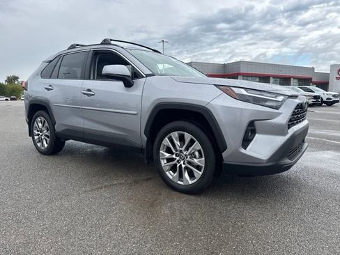 Used 2025 Toyota RAV4 XLE Premium image 9