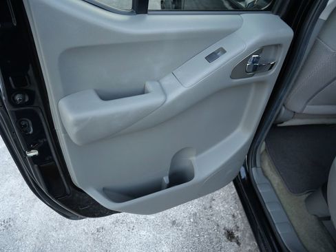 Used 2017 Nissan Frontier SV image 17