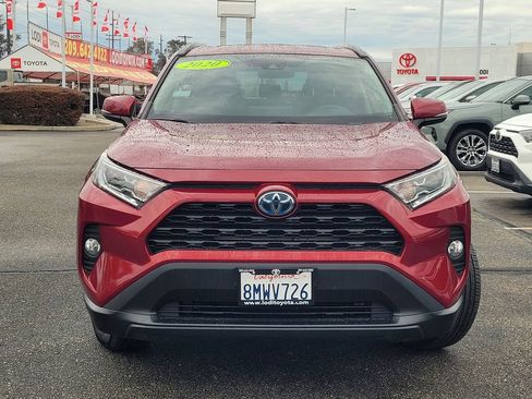 Used 2020 Toyota RAV4 XLE w/ Convenience Package image 2