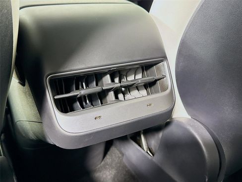 Used 2021 Tesla Model Y Performance image 16