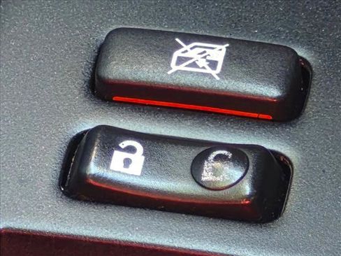 Used 2018 Toyota RAV4 XLE FWD image 9