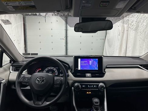 Used 2025 Toyota RAV4 XLE image 16