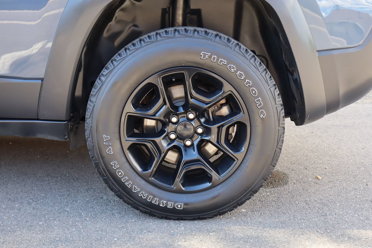 Used 2019 Jeep Cherokee Trailhawk w/ Comfort/Convenience Group AWD/4WD image 41