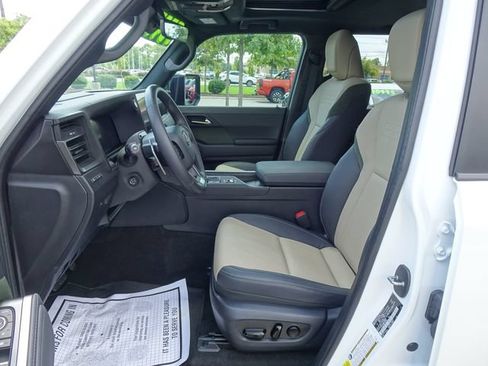 Used 2024 Lexus GX 550 AWD/4WD image 10