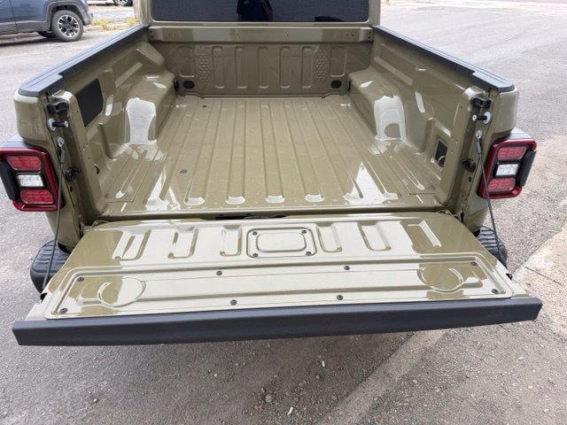 New 2027 Jeep Gladiator Rubicon AWD/4WD image 7
