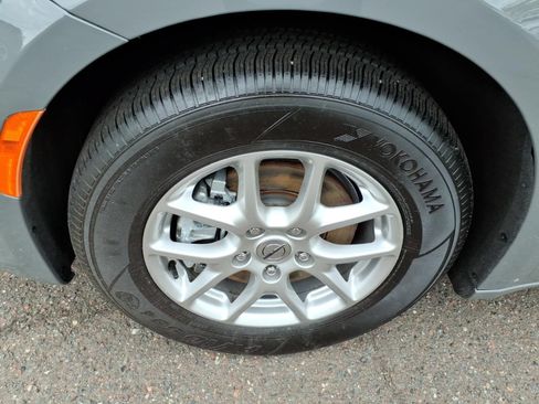 Used 2025 Chrysler Pacifica Select FWD image 9