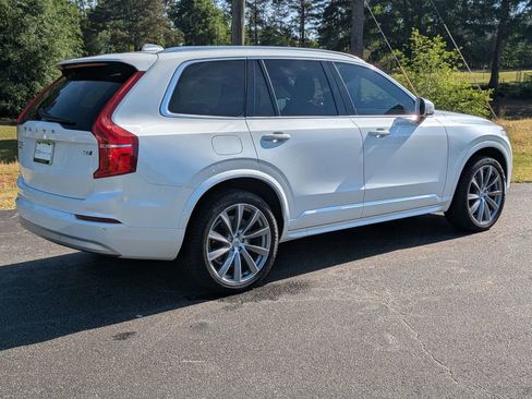 Used 2022 Volvo XC90 T6 Momentum AWD/4WD image 6