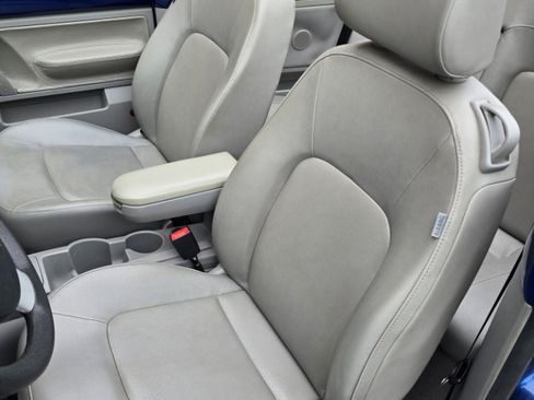 Used 2007 Volkswagen Beetle Convertible image 20